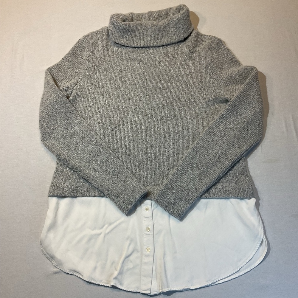 Loft Women Gray Long Sleeve Turtleneck Sweater w/White Button Up Bottom Size XS